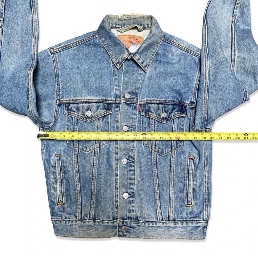 Vintage Levi's 70507-0389 Standard Trucker Denim Jacket Size S Blue Distressed